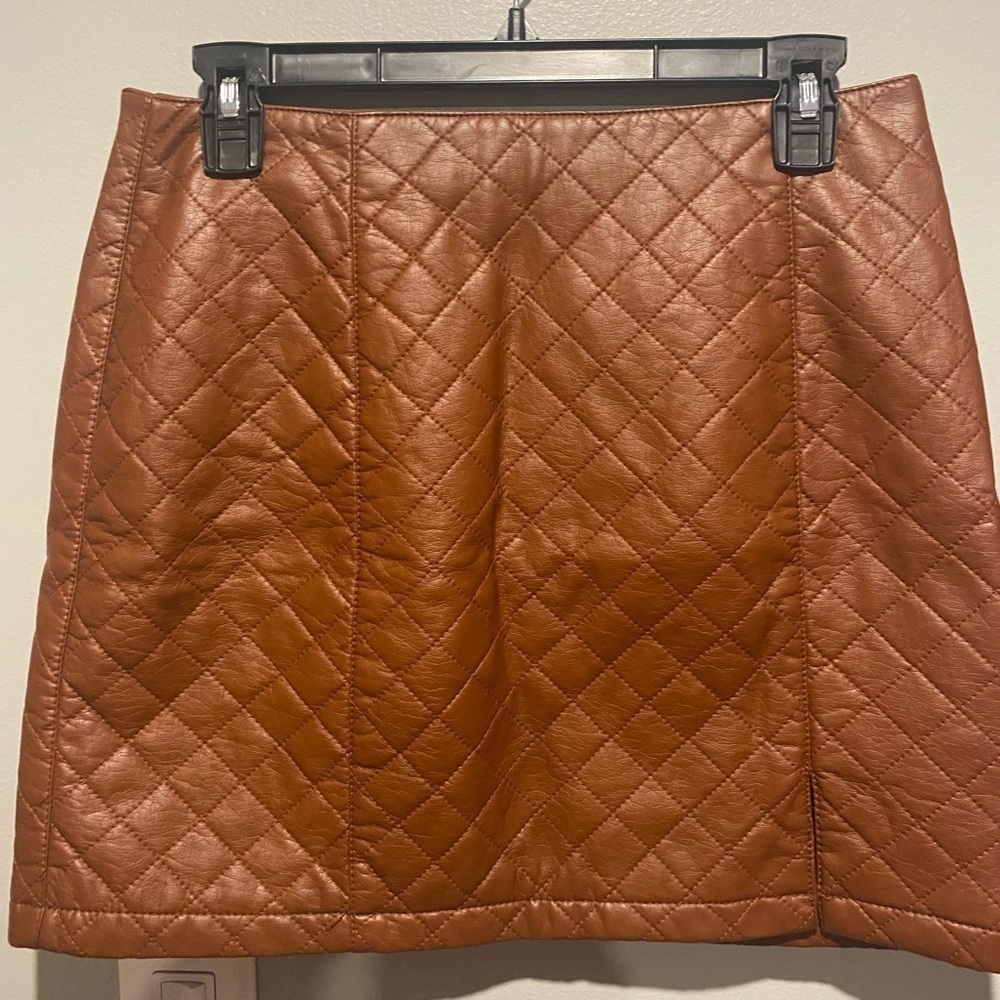 Forever 21 size large camel colored pleather mini skirt pre owned quilted style